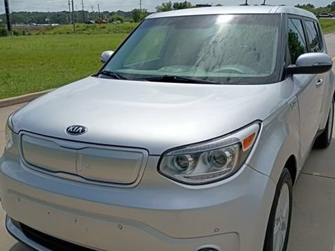 Used 2017 Kia Soul EV + FWD image 1