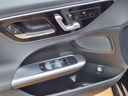 New 2025 Mercedes-Benz C 300 4MATIC Sedan image 12
