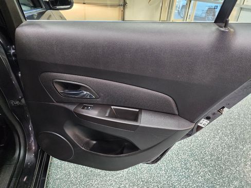 Used 2015 Chevrolet Cruze LT image 24
