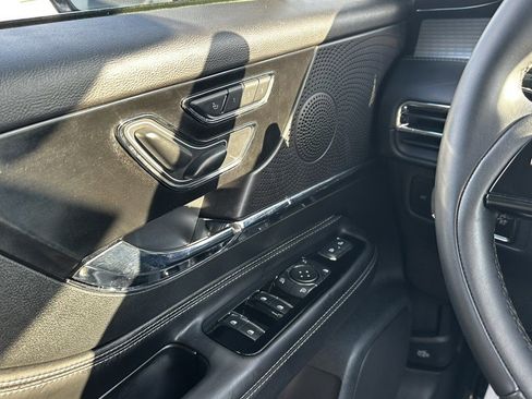 Used 2025 Lincoln Corsair FWD image 23