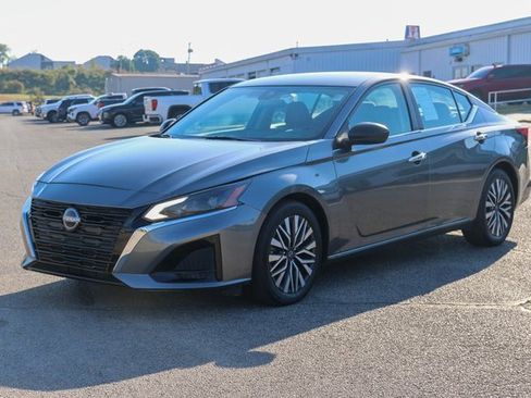 Used 2024 Nissan Altima 2.5 SV image 6