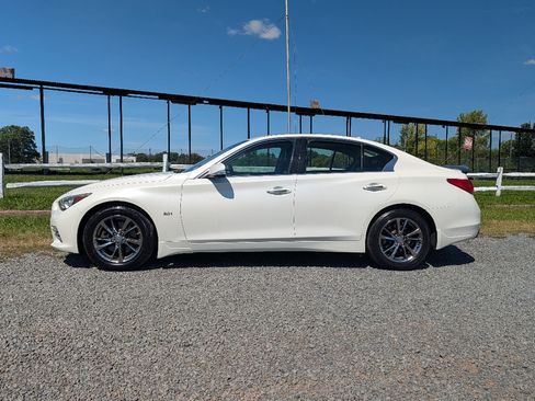 Used 2017 INFINITI Q50 Signature Edition w/ All Weather Package (L93) AWD/4WD image 9