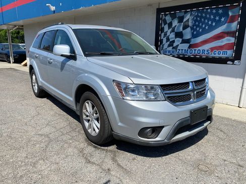 Used 2014 Dodge Journey SXT w/ Flexible Seating Group FWD image 1