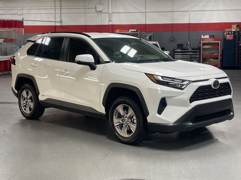 Used 2025 Toyota RAV4 XLE image 2