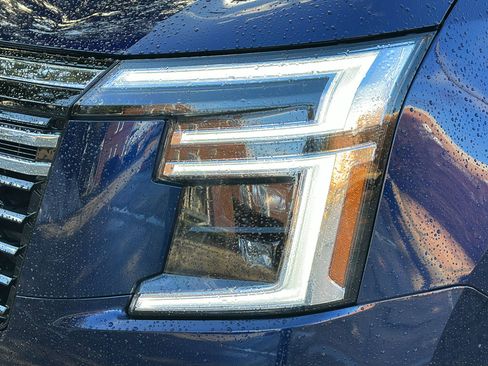 Certified 2025 Nissan Armada Platinum Reserve image 4