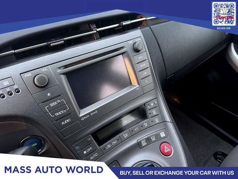 Used 2015 Toyota Prius Five image 9