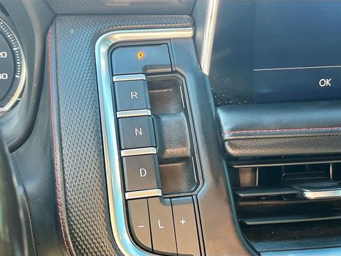 Used 2021 Chevrolet Tahoe RST AWD/4WD image 16
