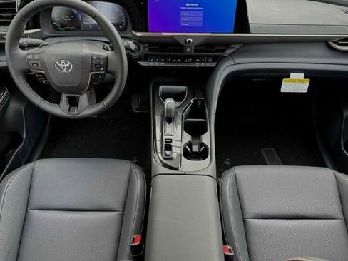 New 2025 Toyota Crown Signia image 4