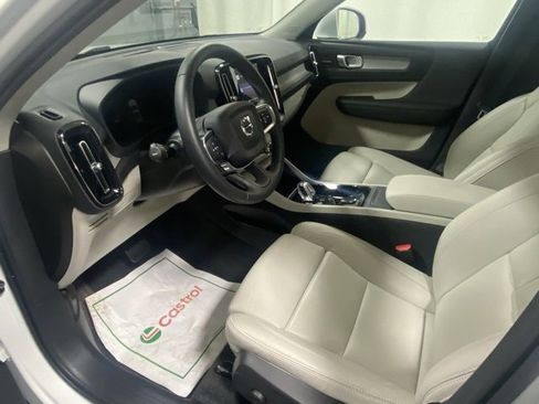 Used 2025 Volvo XC40 B5 Ultra image 10