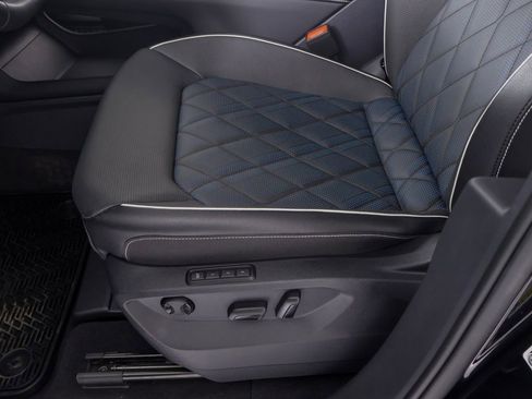 Used 2024 Volkswagen Atlas Cross Sport SEL Premium R-Line image 15