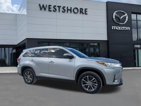 Used 2019 Toyota Highlander XLE FWD image 1