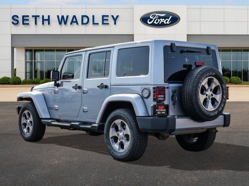 Used 2016 Jeep Wrangler Unlimited Sahara image 5