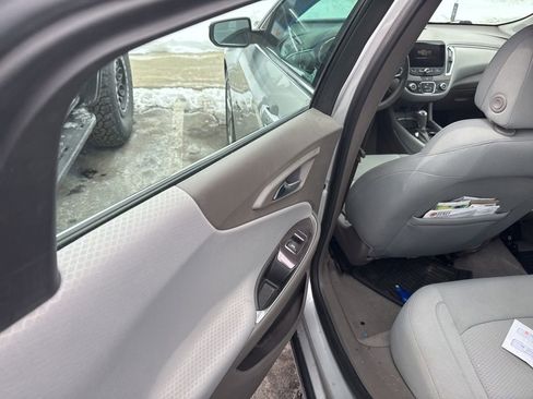 Used 2017 Chevrolet Malibu LT image 5