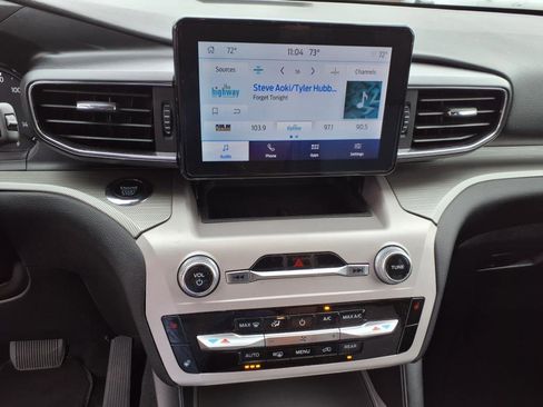 Used 2024 Ford Explorer XLT w/ Equipment Group 202A image 18