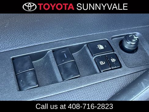 Used 2020 Toyota Corolla LE FWD image 17