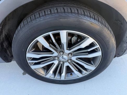 Used 2017 Ford Explorer Platinum image 32