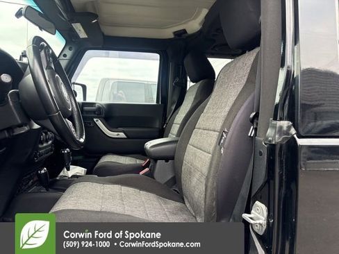 Used 2011 Jeep Wrangler Sahara w/ Connectivity Group image 10