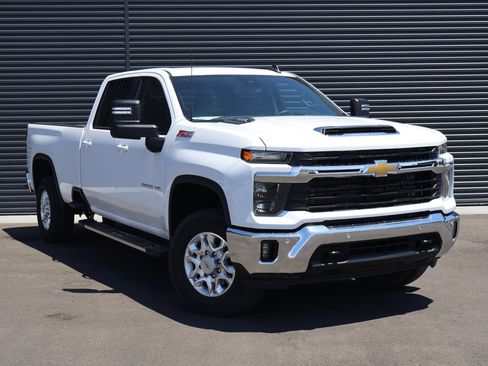 Used 2025 Chevrolet Silverado 3500 LT w/ Safety Package AWD/4WD image 3