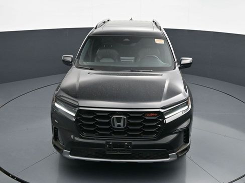 Used 2025 Honda Pilot TrailSport image 19