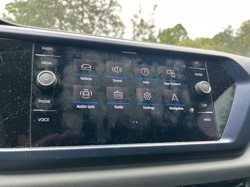 Used 2022 Volkswagen Taos SE image 33