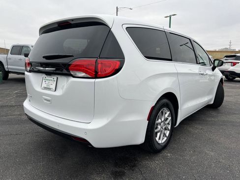 New 2026 Chrysler Voyager LX image 4
