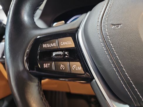 Used 2023 BMW 530e xDrive AWD/4WD image 18