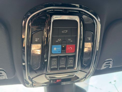 Used 2022 Jeep Grand Wagoneer Series I AWD/4WD image 28