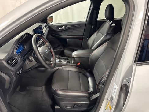 Used 2025 Ford Escape ST-Line Select w/ Tech Pack #2 AWD/4WD image 3
