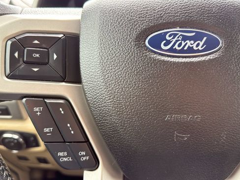 Used 2019 Ford F250 Lariat w/ Lariat Ultimate Package AWD/4WD image 12