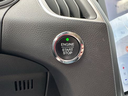 Used 2024 Ford Edge SEL image 18