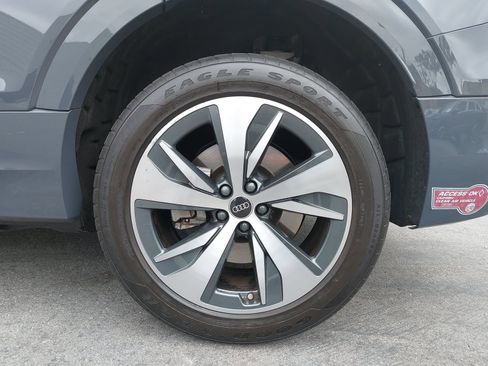 Used 2024 Audi Q8 e-tron Premium AWD/4WD image 37