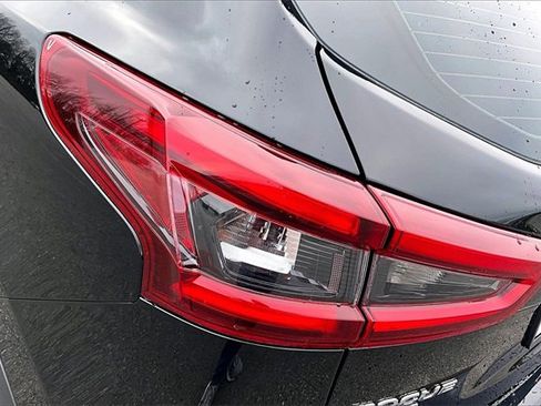 Used 2022 Nissan Rogue Sport SL w/ Premium Package image 22