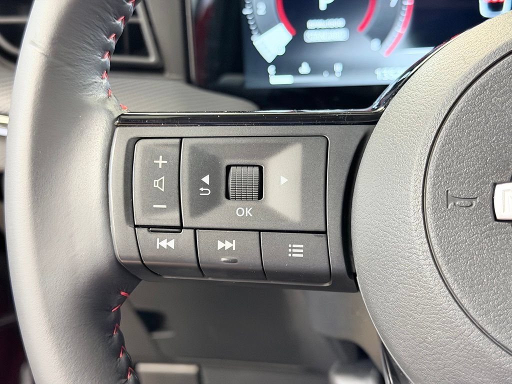 Used 2025 Nissan Kicks SR AWD/4WD image 43