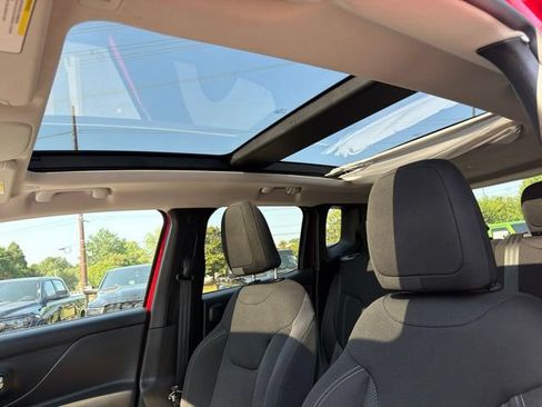Used 2022 Jeep Renegade Latitude w/ Sun/Sound Group AWD/4WD image 29