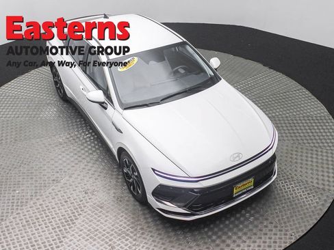 Used 2025 Hyundai Sonata SEL FWD image 3