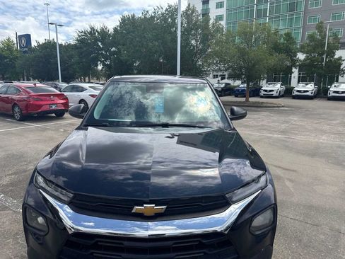 Used 2021 Chevrolet TrailBlazer LS FWD image 2