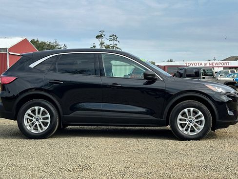 Used 2022 Ford Escape SE image 3