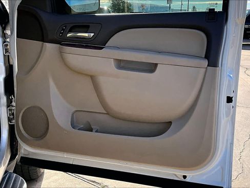 Used 2014 Chevrolet Suburban LTZ image 22