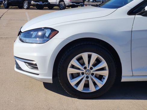 Used 2021 Volkswagen Golf 4-Door image 10