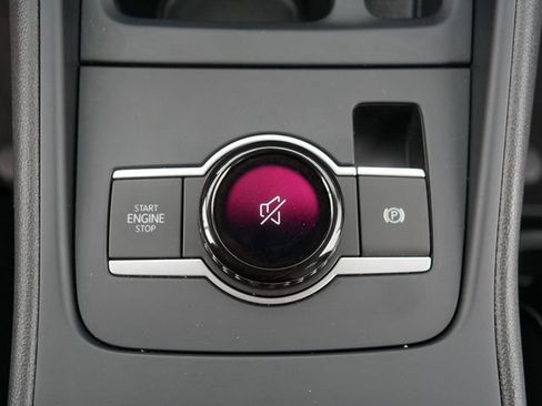 Certified 2025 Volkswagen Tiguan SE AWD/4WD image 31