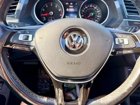 Used 2018 Volkswagen Tiguan SEL AWD/4WD image 17