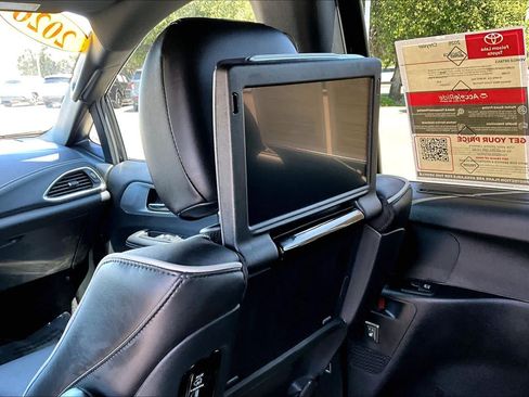 Used 2026 Chrysler Pacifica Limited w/ Uconnect Theater Family Group FWD image 33