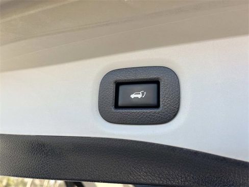 Used 2018 Nissan Rogue SL w/ Premium Package image 20