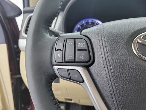 Used 2019 Toyota Highlander Limited Platinum FWD image 25