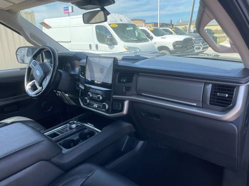 Used 2024 Ford Expedition Max XLT image 19
