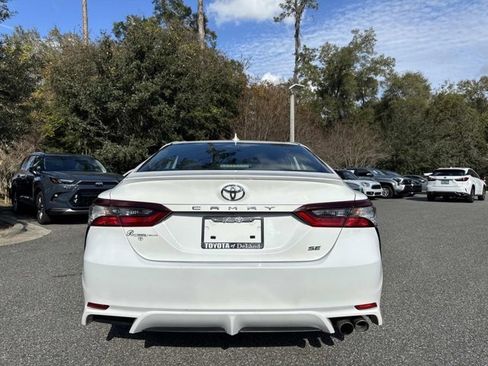 Used 2023 Toyota Camry SE image 3