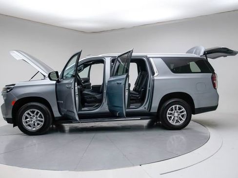 Used 2024 Chevrolet Suburban LT image 18