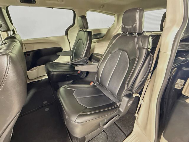 Used 2024 Chrysler Pacifica Touring-L FWD image 21