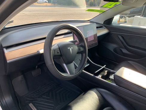 Used 2020 Tesla Model 3 Standard Range Plus image 9