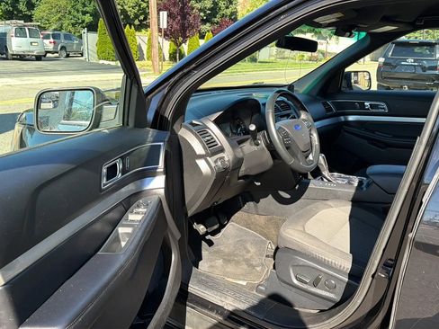 Used 2017 Ford Explorer XLT AWD/4WD image 22